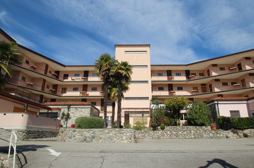 Photo 3 - Apartment in Brezzo di Bedero with swimming pool and mountain view