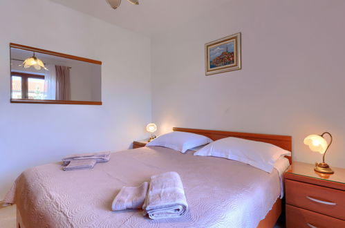 Foto 10 - Apartamento de 2 habitaciones en Rovinj con vistas al mar
