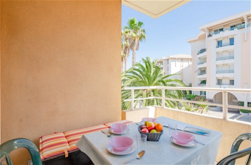 Foto 14 - Appartamento con 1 camera da letto a Fréjus con terrazza e vista mare