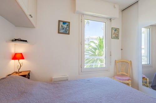 Foto 12 - Appartamento con 1 camera da letto a Fréjus con terrazza e vista mare