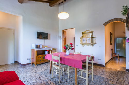 Photo 16 - 2 bedroom Apartment in Monteriggioni with swimming pool and garden