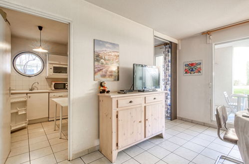 Foto 9 - Appartamento con 1 camera da letto a Fréjus con piscina e vista mare