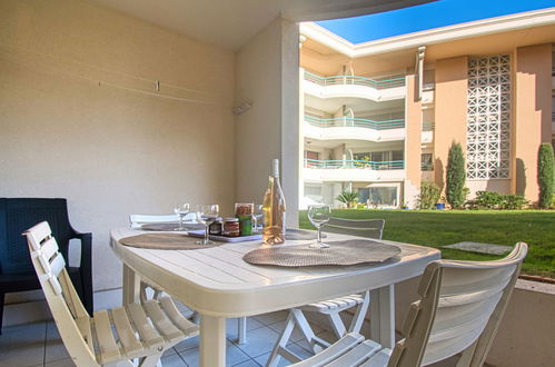 Photo 15 - 1 bedroom Apartment in Fréjus with swimming pool and terrace