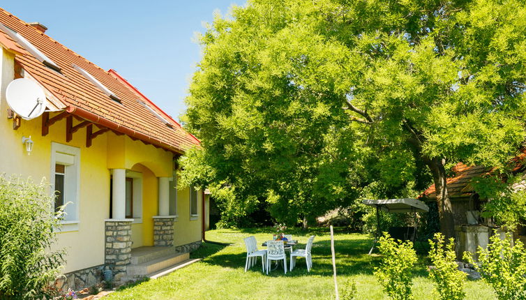 Photo 1 - 4 bedroom House in Balatonudvari with garden