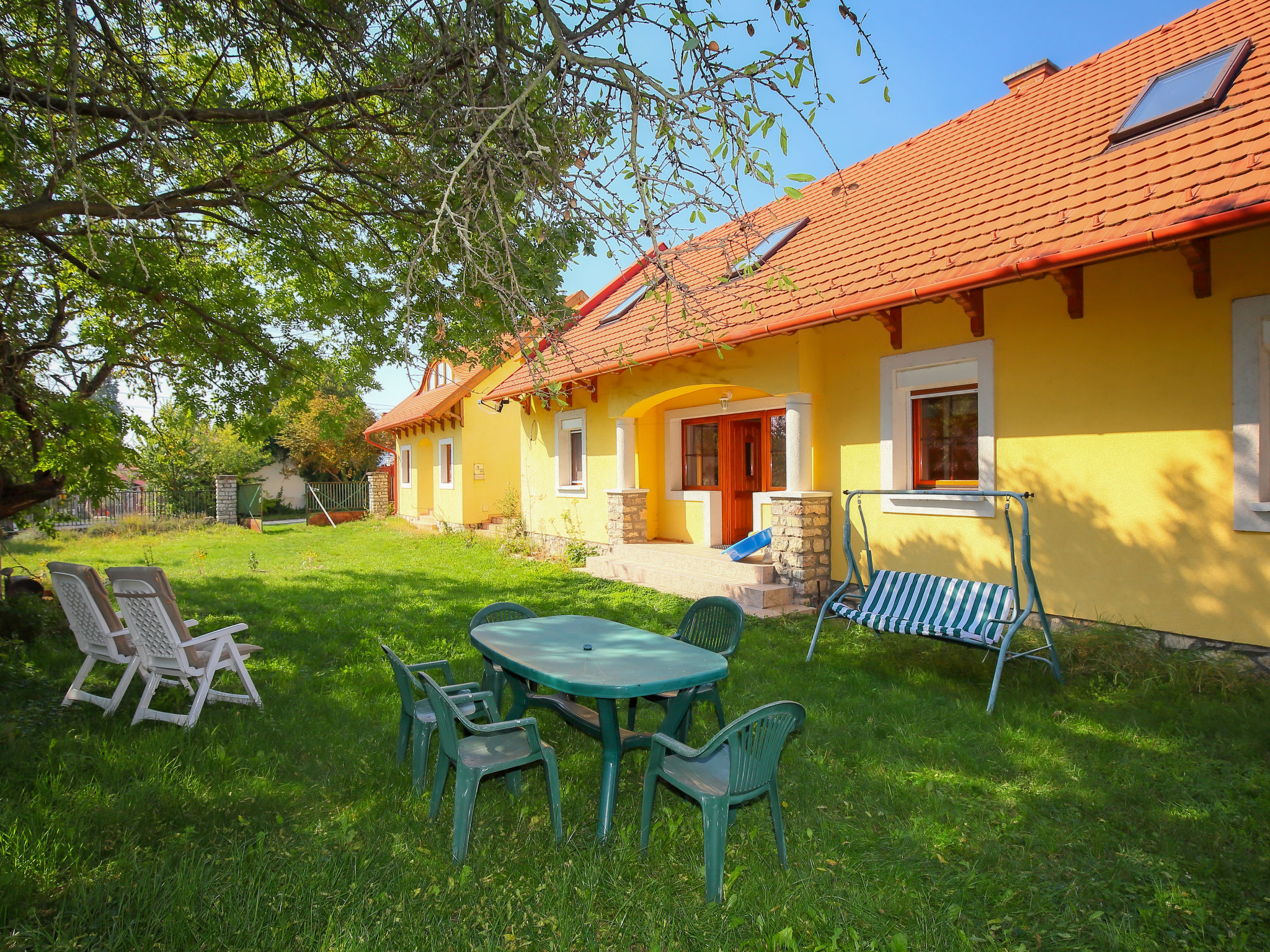 Foto 2 - Casa de 4 habitaciones en Balatonudvari con jardín