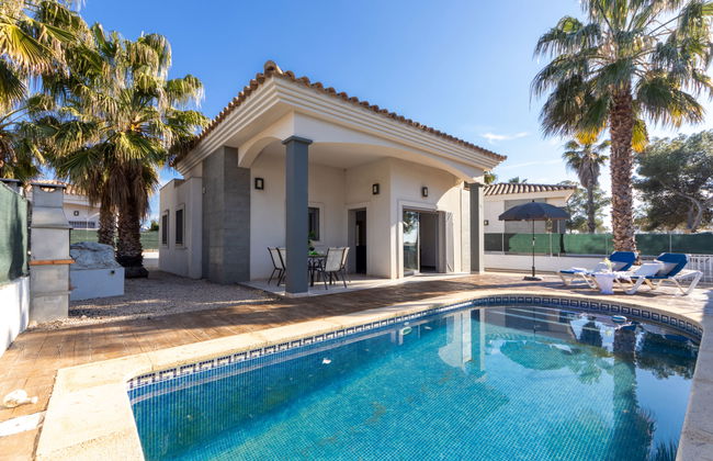 4 bedroom House in Deltebre with private pool and garden - Photo 1
