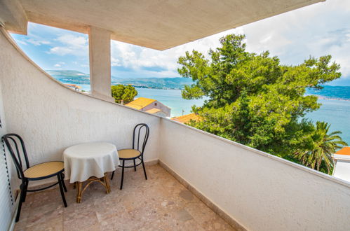 Foto 2 - Casa con 5 camere da letto a Spalato con piscina privata e vista mare