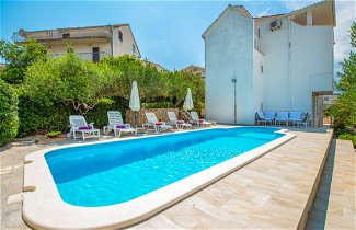 Foto 1 - Casa con 5 camere da letto a Spalato con piscina privata e vista mare