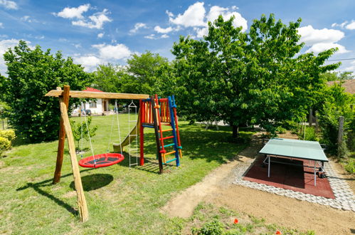 Foto 3 - Casa de 2 habitaciones en Balatonszemes con jardín y vistas a la montaña