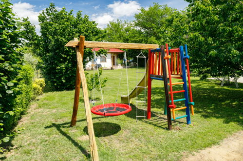 Foto 18 - Casa de 2 quartos em Balatonszemes com jardim e vista para a montanha