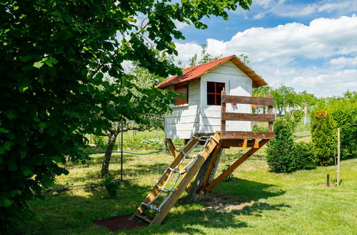 Foto 15 - Casa con 2 camere da letto a Balatonszemes con giardino e vista sulle montagne