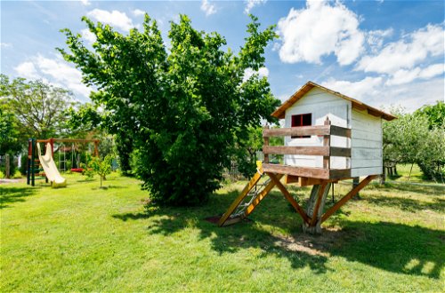 Foto 16 - Casa de 2 habitaciones en Balatonszemes con jardín y vistas a la montaña
