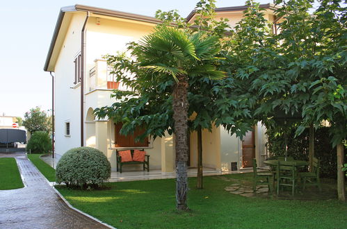 Foto 2 - Casa de 4 habitaciones en Forte dei Marmi con jardín y vistas al mar