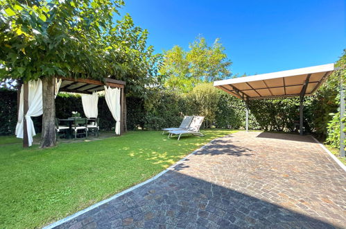 Photo 4 - Maison de 4 chambres à Forte dei Marmi avec jardin et terrasse