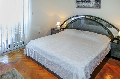 Foto 5 - Apartamento de 2 quartos em Kali com jardim