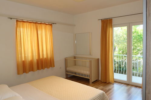 Foto 21 - Apartamento de 4 quartos em Sukošan com jardim e terraço