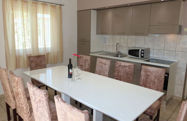 Apartamento de 5 quartos em Sukošan com jardim e terraço - Foto 8