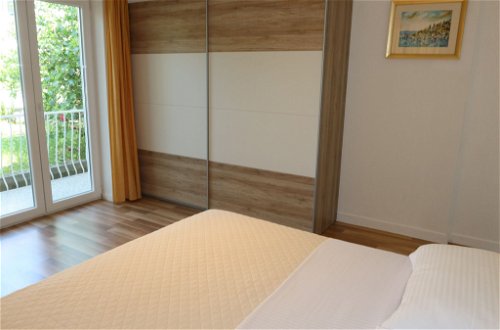 Foto 20 - Appartamento con 4 camere da letto a Sukošan con giardino e vista mare