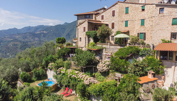 Photo 1 - Maison de 2 chambres à Camaiore avec piscine privée et vues à la mer