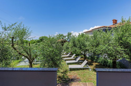 Foto 15 - Casa de 2 quartos em Umag com piscina privada e jardim