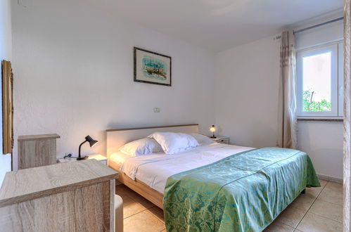 Foto 5 - Casa con 2 camere da letto a Umag con piscina privata e vista mare