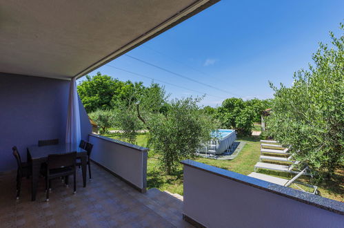 Foto 5 - Casa con 2 camere da letto a Umag con piscina privata e giardino