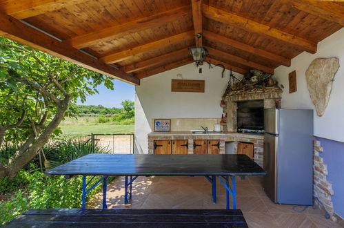 Photo 6 - Maison de 2 chambres à Umag avec piscine privée et jardin