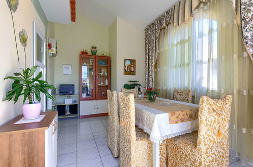 Photo 11 - 3 bedroom House in Buje with private pool and garden