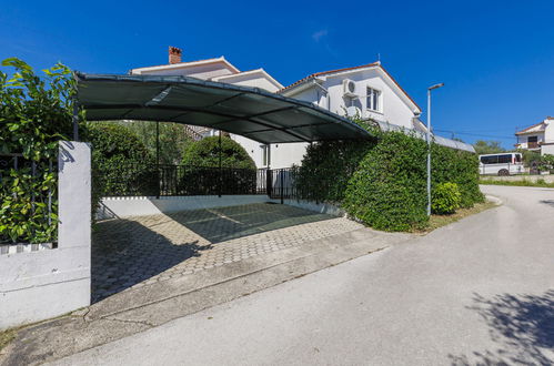 Photo 29 - Maison de 3 chambres à Buje avec piscine privée et jardin