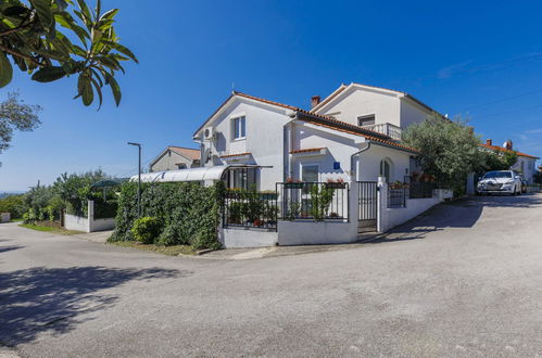 Photo 30 - Maison de 3 chambres à Buje avec piscine privée et jardin