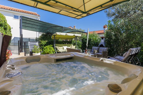 Foto 3 - Casa con 3 camere da letto a Buje con piscina privata e giardino