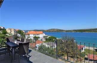 Photo 1 - Appartement de 2 chambres à Sibenik avec vues à la mer