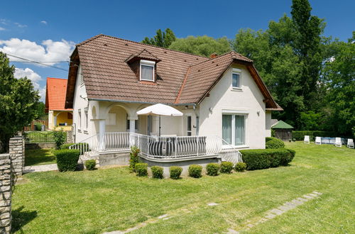 Foto 1 - Haus mit 4 Schlafzimmern in Badacsonytomaj mit privater pool und garten