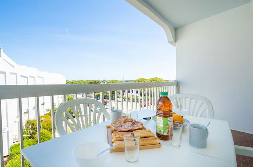 Foto 1 - Appartamento con 2 camere da letto a Le Grau-du-Roi con terrazza