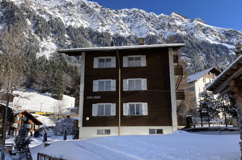 Foto 12 - Appartamento con 2 camere da letto a Lauterbrunnen con vista sulle montagne