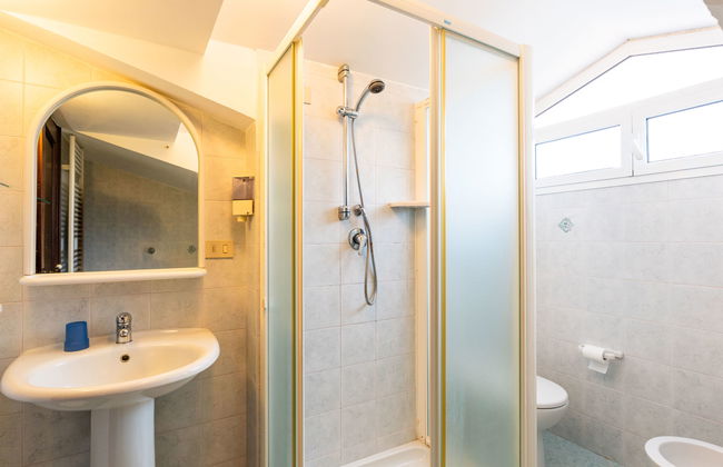 Apartamento de 2 quartos em Diano Castello com piscina e jardim - Foto 16
