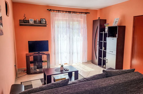 Photo 9 - 2 bedroom House in Jasenice with garden and terrace