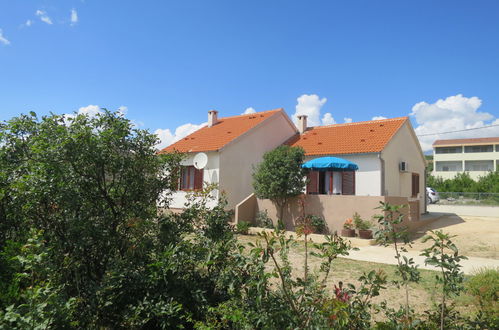 Photo 14 - Maison de 2 chambres à Jasenice avec jardin et terrasse