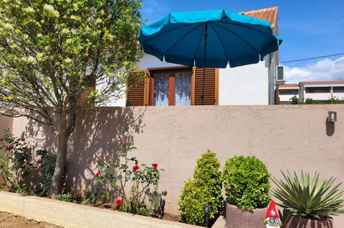 Photo 18 - Maison de 2 chambres à Jasenice avec jardin et terrasse