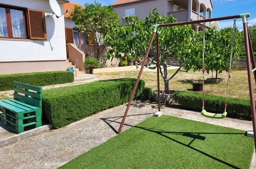 Photo 2 - Maison de 2 chambres à Jasenice avec terrasse et vues à la mer