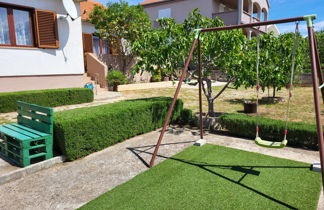 Photo 2 - Maison de 2 chambres à Jasenice avec jardin et terrasse