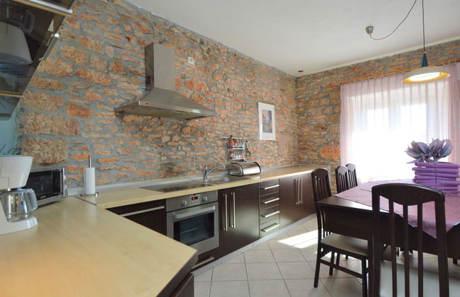 Casa de 4 quartos em Promina com piscina privada e jardim - Foto 8