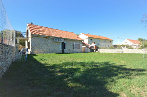 Photo 39 - Maison de 3 chambres à Promina avec piscine privée et terrasse