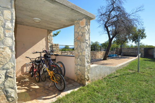 Foto 16 - Casa de 3 quartos em Promina com piscina privada e terraço