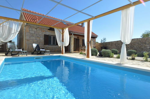 Foto 2 - Casa de 3 habitaciones en Promina con piscina privada y terraza