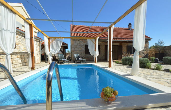 Casa de 4 quartos em Promina com piscina privada e jardim - Foto 41