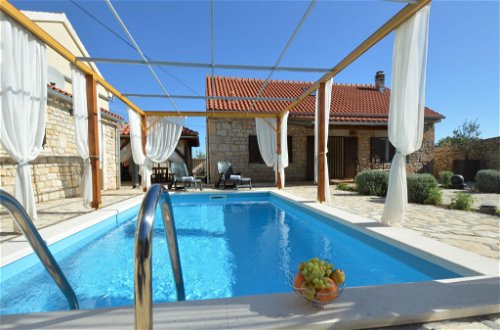 Photo 41 - Maison de 3 chambres à Promina avec piscine privée et terrasse