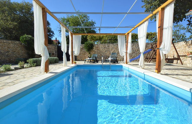 Casa de 4 quartos em Promina com piscina privada e jardim - Foto 20