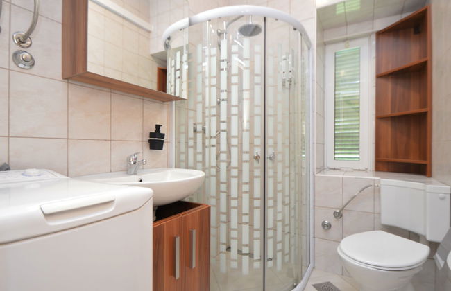 Casa de 4 quartos em Promina com piscina privada e jardim - Foto 28