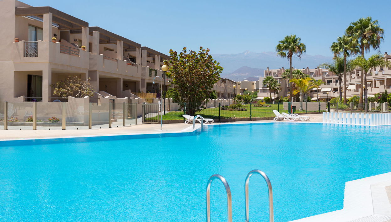 Apartamento de 2 quartos em Granadilla de Abona com piscina e jardim - Foto 1